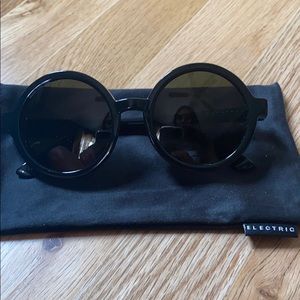 Electric sunglasses